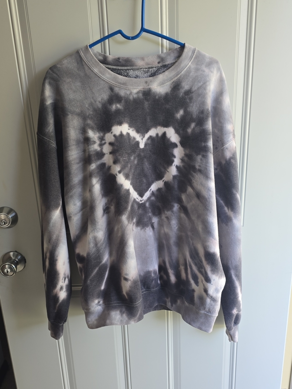 Tie-Dye Heart Crewneck Sweatshirt - Gray